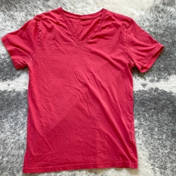 🔥4/$20 H&M T-Shirt - Picture 1 of 5